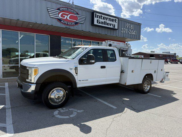 Used 2017 Ford F450 XL w/ Power Equipment Group AWD/4WD image 2