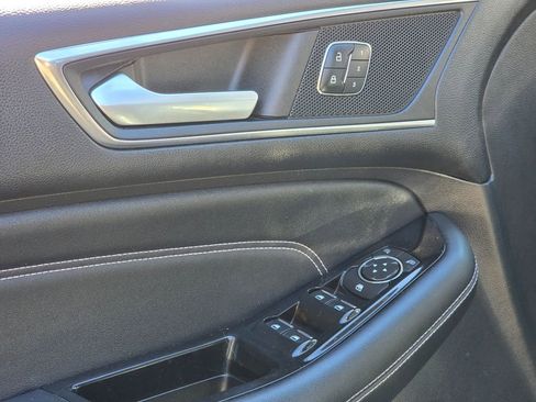 Used 2016 Ford Edge Titanium w/ Technology Package image 12