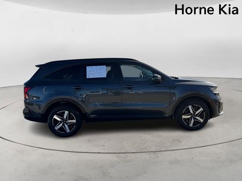 Certified 2023 Kia Sorento S w/ Panoramic Sunroof Package image 3