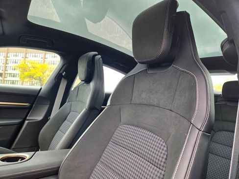 Used 2025 Porsche Taycan 4S image 21