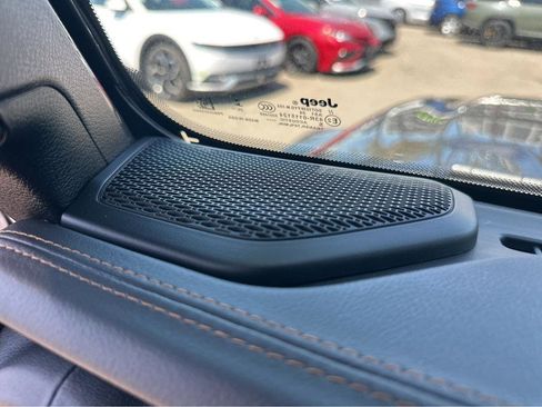 Used 2021 Jeep Wrangler Unlimited Sahara image 35