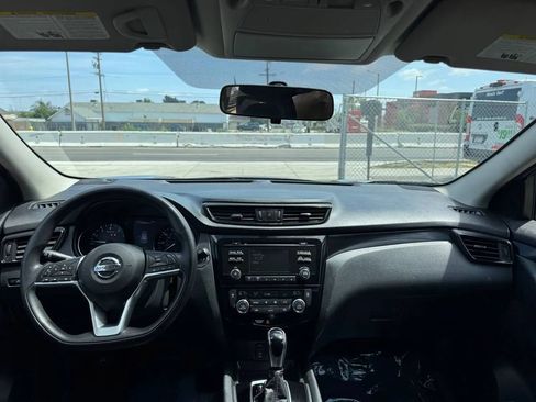 Used 2017 Nissan Rogue Sport SV FWD image 12