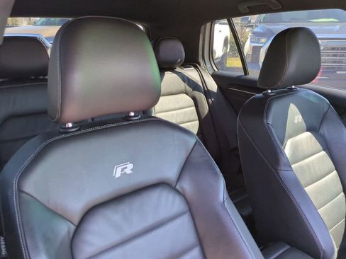 Used 2016 Volkswagen Golf R image 7