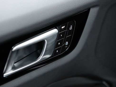 Certified 2023 Porsche Cayenne AWD/4WD image 25