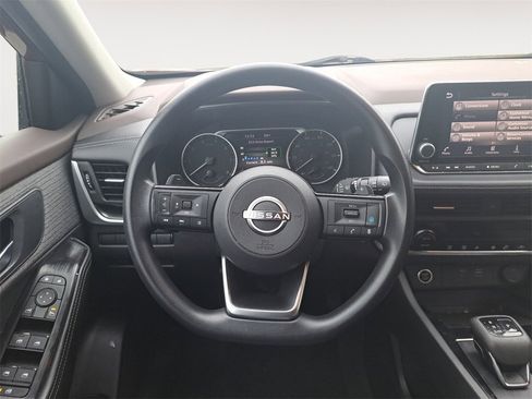 Used 2023 Nissan Rogue SV image 12