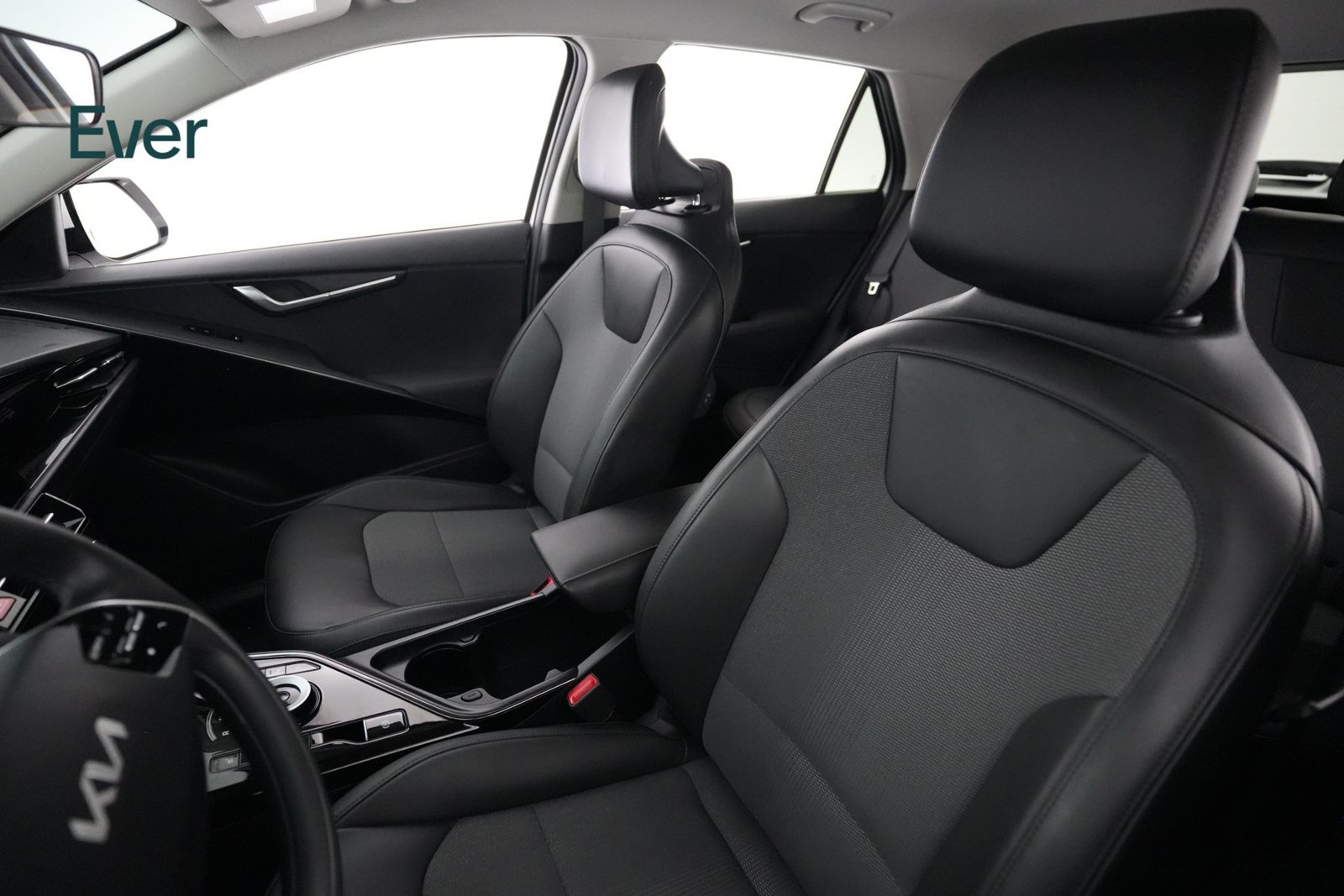 Used 2024 Kia Niro Wind w/ Wind Preserve Package FWD image 4