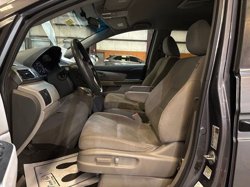 Used 2014 Honda Odyssey LX image 9