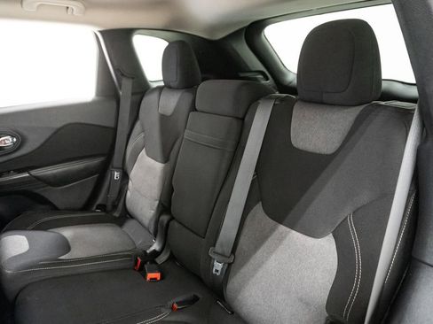 Used 2014 Jeep Cherokee Latitude image 20