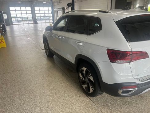 Used 2024 Volkswagen Taos SE AWD/4WD image 9