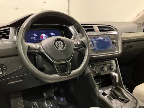 Used 2020 Volkswagen Tiguan SEL w/ 3rd Row Seat Package AWD/4WD image 34