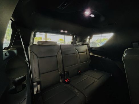 Used 2023 GMC Yukon SLT AWD/4WD image 34