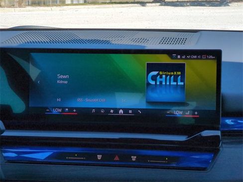 Used 2024 BMW 540i xDrive w/ M Sport Package image 18