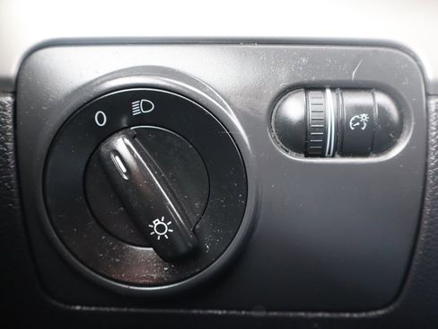 Used 2013 Volkswagen Golf 4-Door FWD image 28