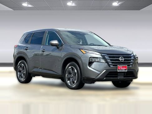 Used 2025 Nissan Rogue SV FWD image 6