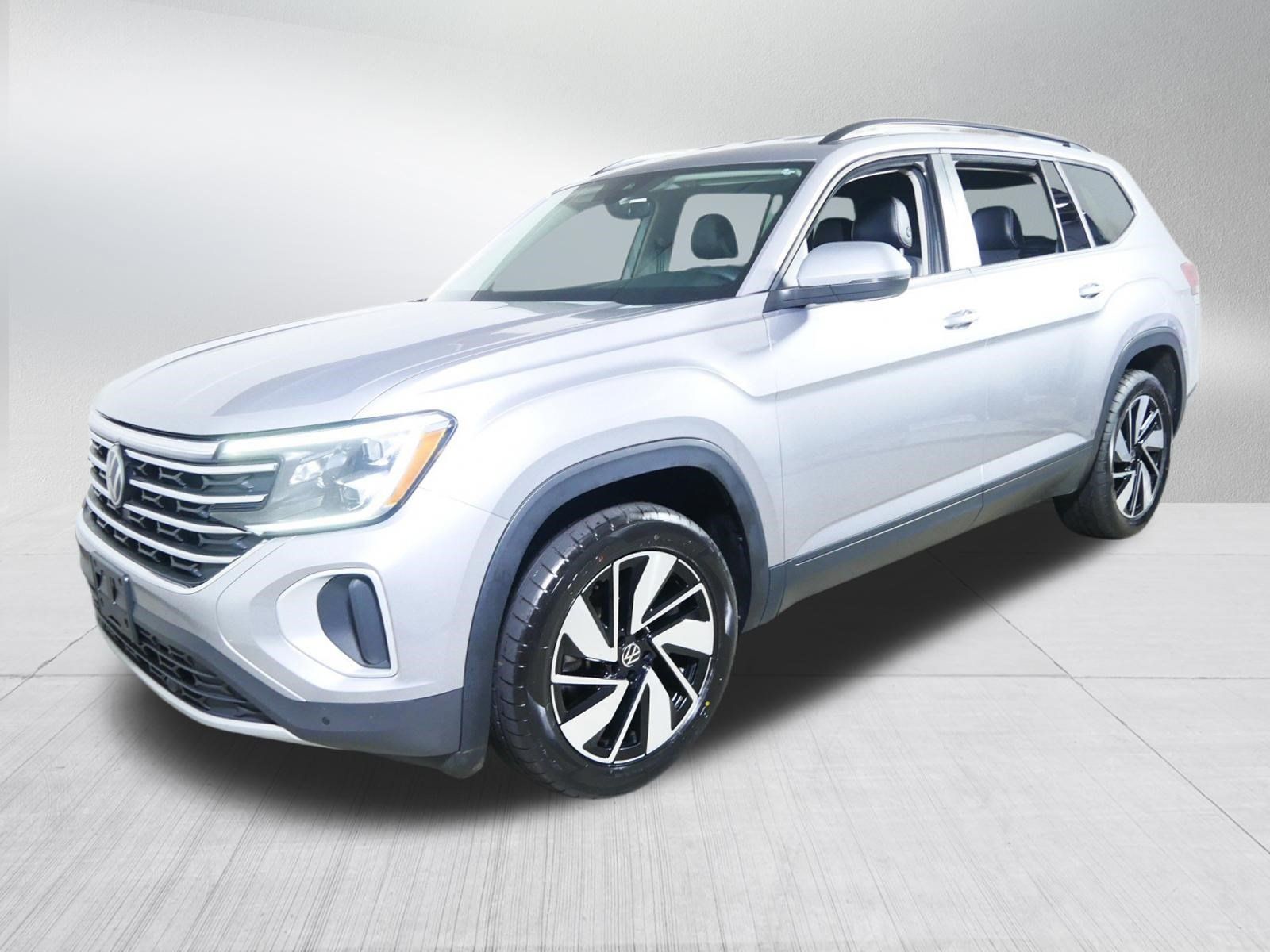 Used 2024 Volkswagen Atlas SE AWD/4WD image 3