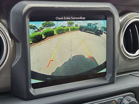 Used 2018 Jeep Wrangler Unlimited Sahara AWD/4WD image 21