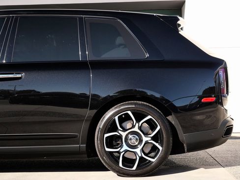 Certified 2022 Rolls-Royce Cullinan Black Badge image 23