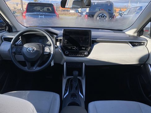 Used 2023 Toyota Corolla Cross L image 10