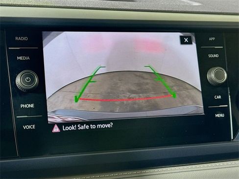 Used 2024 Volkswagen Taos SE image 11