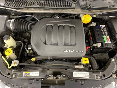 Used 2016 Dodge Grand Caravan SXT image 31