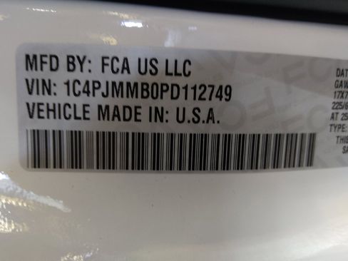 Used 2023 Jeep Cherokee Altitude Lux AWD/4WD image 33