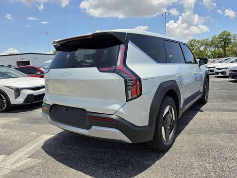 New 2026 Kia EV9 Light RWD image 8