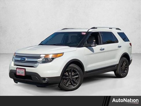 Used 2015 Ford Explorer XLT image 1