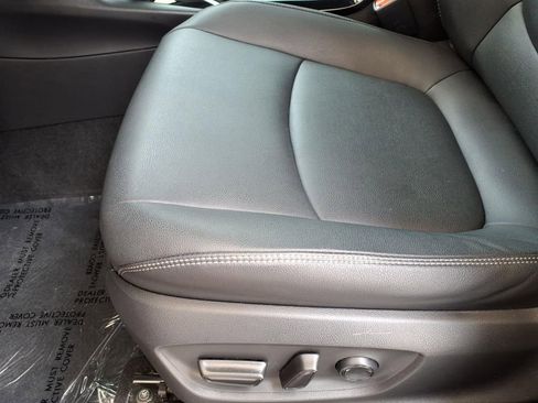 Used 2023 Toyota Corolla Cross XLE FWD image 7