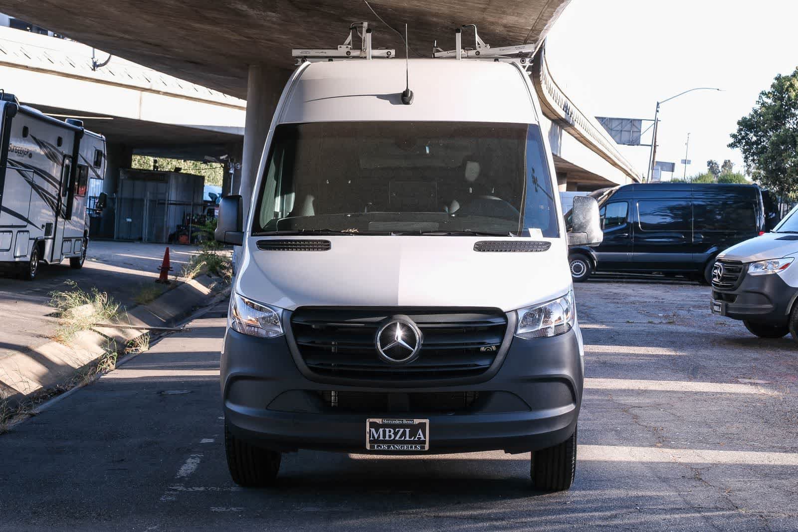 Used 2023 Mercedes-Benz Sprinter 2500 image 2