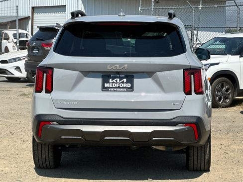 Used 2024 Kia Sorento SX AWD/4WD image 5