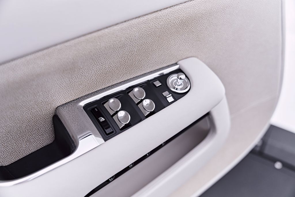 Used 2014 Rolls-Royce Wraith RWD image 41