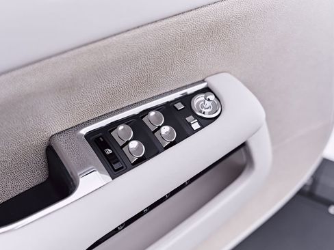 Used 2014 Rolls-Royce Wraith RWD image 41