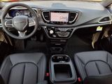 New 2025 Chrysler Pacifica Select image 4