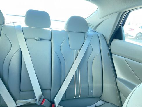 Used 2025 Hyundai Elantra SEL image 38