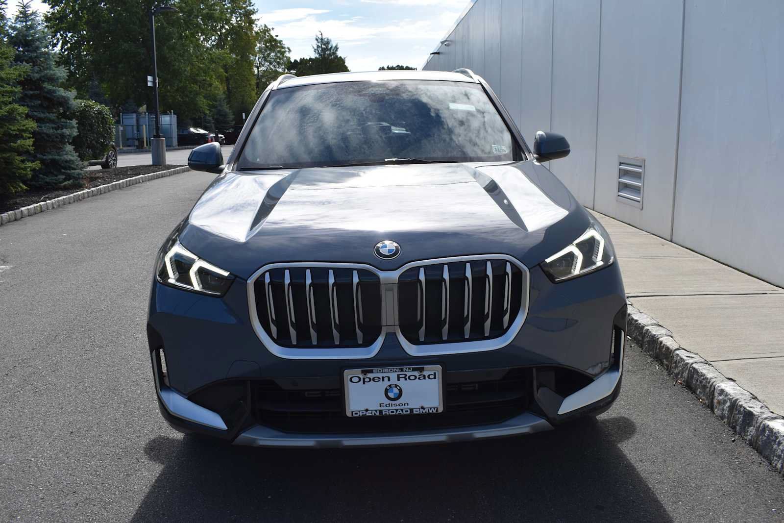 Used 2025 BMW X1 xDrive28i w/ Convenience Package AWD/4WD image 2