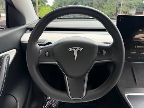 Used 2022 Tesla Model Y Long Range AWD/4WD image 43