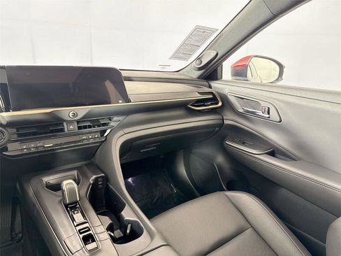 Certified 2023 Toyota Crown Limited image 33