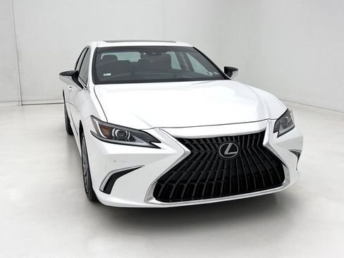 Used 2025 Lexus ES 300h w/ Technology Package FWD image 3