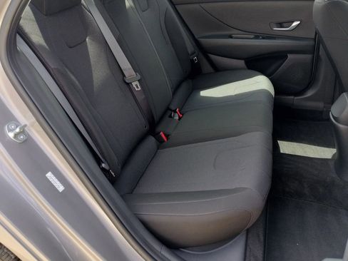 Used 2023 Hyundai Elantra SE image 36