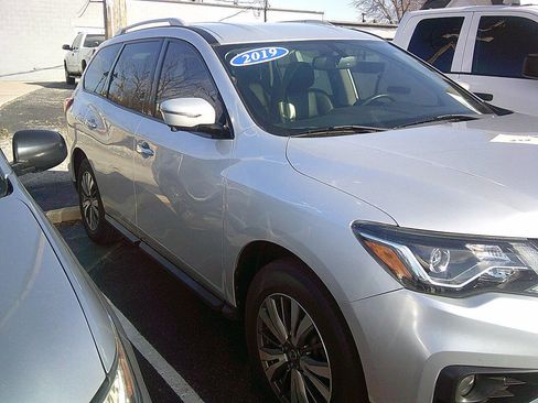 Used 2019 Nissan Pathfinder SL image 3