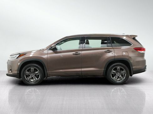 Used 2017 Toyota Highlander Limited AWD/4WD image 2