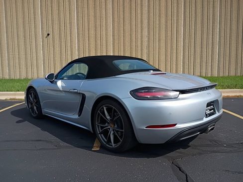 Used 2017 Porsche 718 Boxster RWD image 3