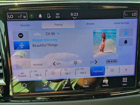 Used 2023 Chrysler Pacifica Touring-L FWD image 40