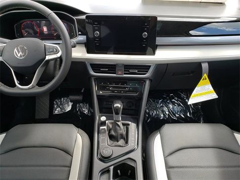 New 2025 Volkswagen Taos SEL image 9