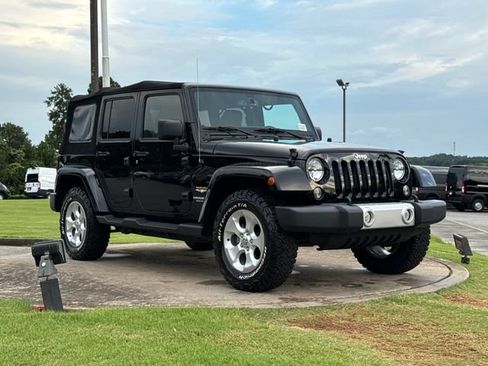 Used 2015 Jeep Wrangler Unlimited Sahara w/ Connectivity Group AWD/4WD image 9