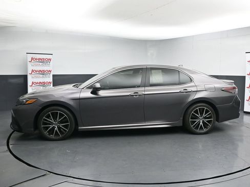 Used 2021 Toyota Camry SE FWD image 5