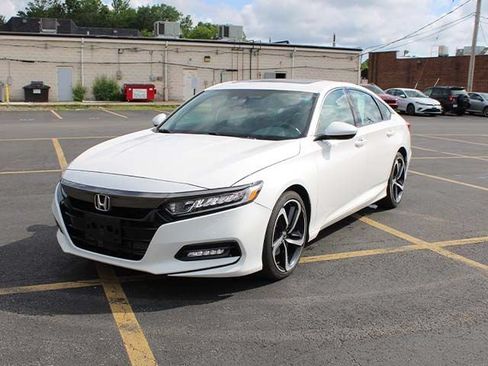 Used 2019 Honda Accord Sport image 2