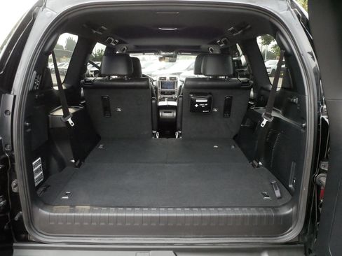 Used 2021 Lexus GX 460 Luxury w/ Sport Design Package AWD/4WD image 18