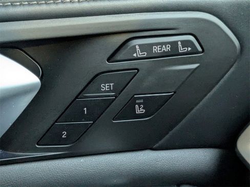 Used 2021 BMW X7 xDrive40i w/ M Sport Package image 44