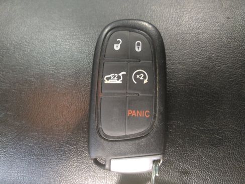 Used 2019 Jeep Cherokee Limited FWD image 32